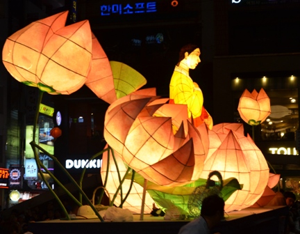 Lotus Lantern float (4)