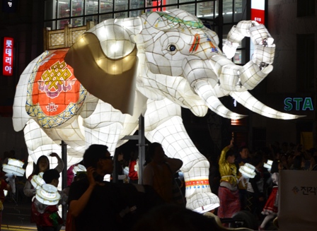Lotus Lantern float (5)