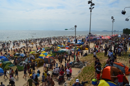 Boryeong Mud Festival Dacheon Beach crowded