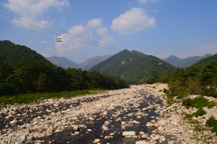 Seoraksan day 1 cable view on trail to Biryong Falls