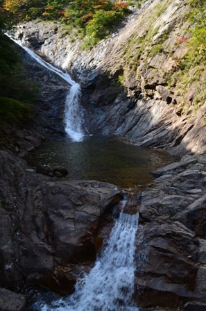 Seoraksan day 1 double falls view on way to Biryong Falls