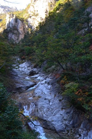Seoraksan day 2 rocky valley with trees