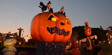 Halloween Korea Everland lighted pumpkins and scarecrows