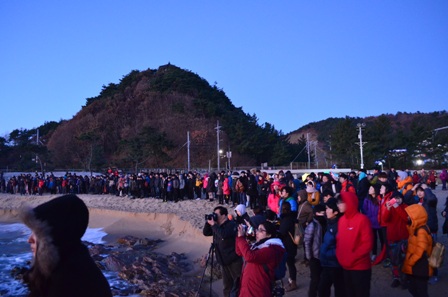 Gangneung Jeongdongjin Beach sunrise crowd